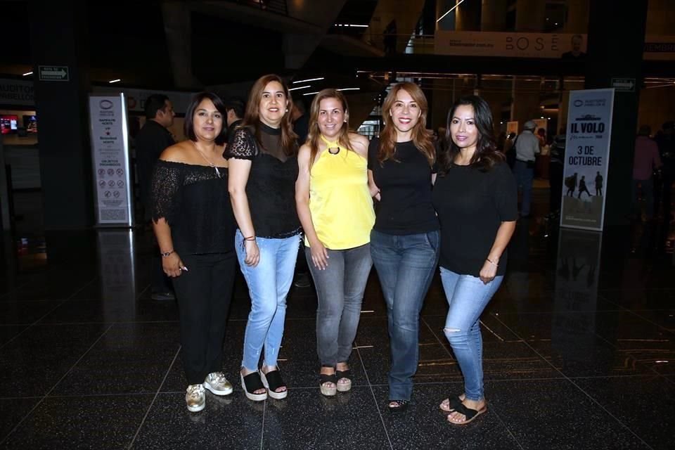 Claudia Rodríguez, Laura Hernández, Yolanda Moncada, Elisa Olivares y Jessica Contreras