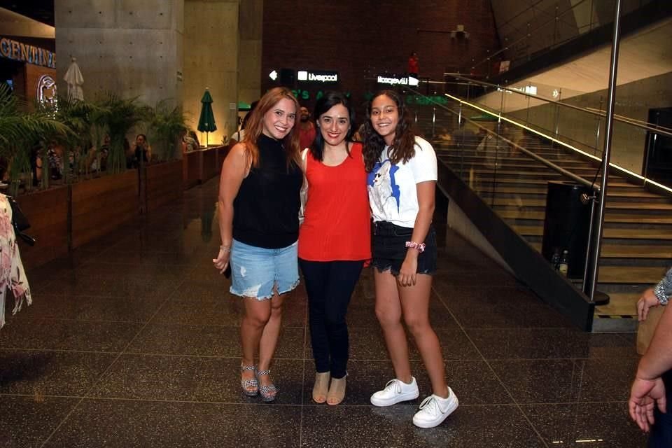 Mónica Chávez, Marcela Flores y Mayra Lozano