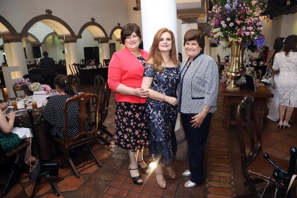 Raquel Flores de leal, Leticia Flores de Elizondo y Rosa Nelly Flores de Gutiérrez