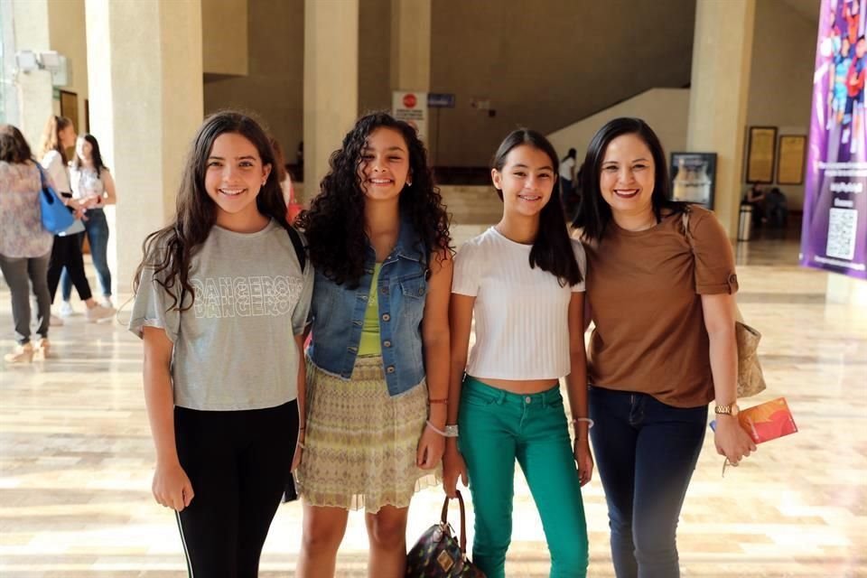 Amanda Oviedo, Julia González, Natalia Rodríguez y Clara Rodríguez