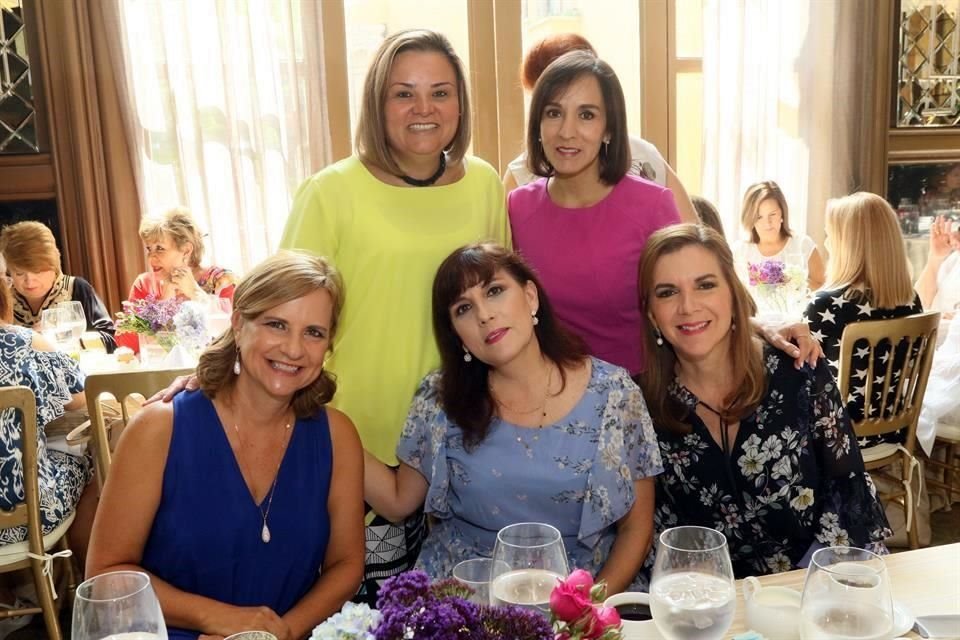 Mildred Bulnes, Silvia Olvera de Coos, Estela Villarreal Junco, Ana Cecilia de Madero y Angelina Cavazos