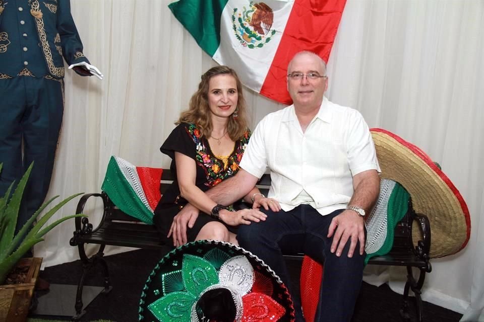 Lorena Rodríguez y Javier Uriegas