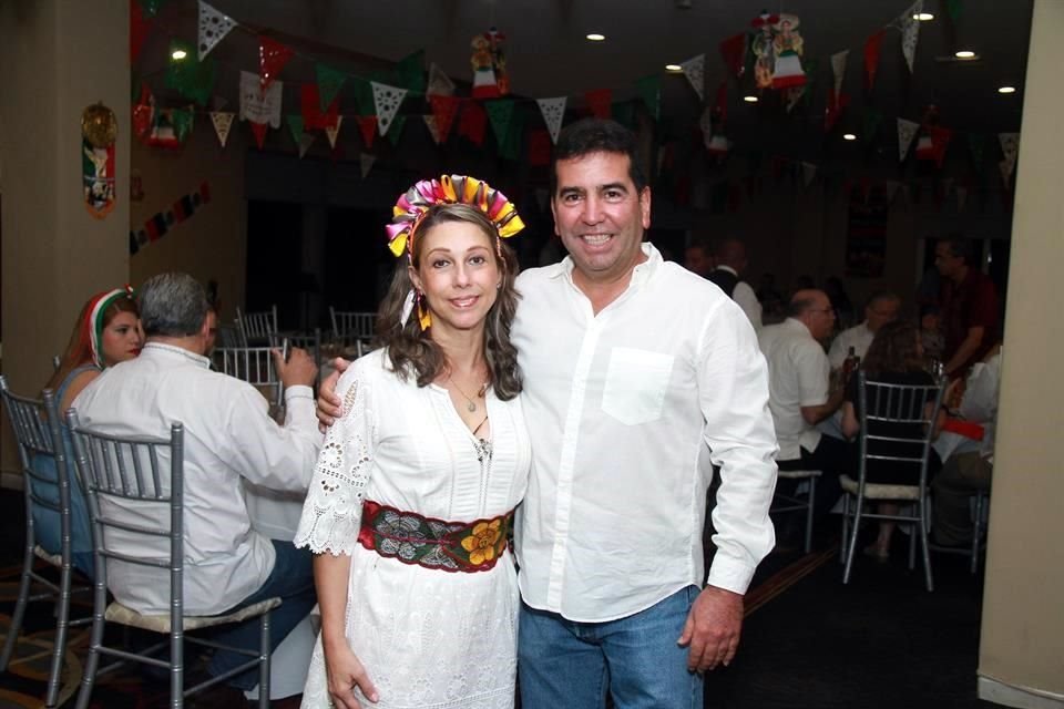 Diana Martínez de Uriegas y Arturo Uriegas García