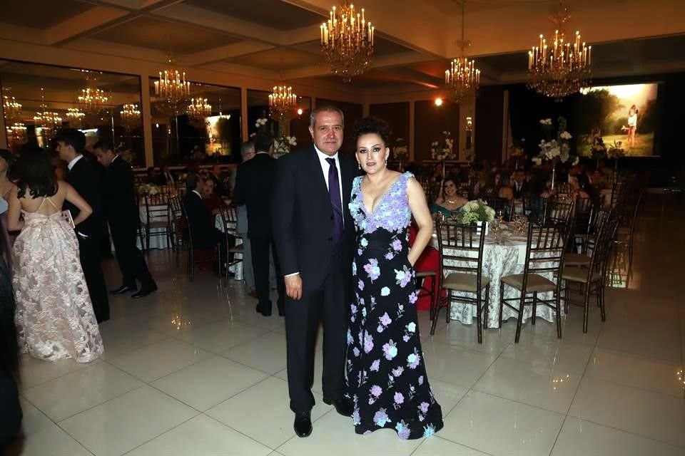 Javier Garza y Alma Velia Elizondo de Garza