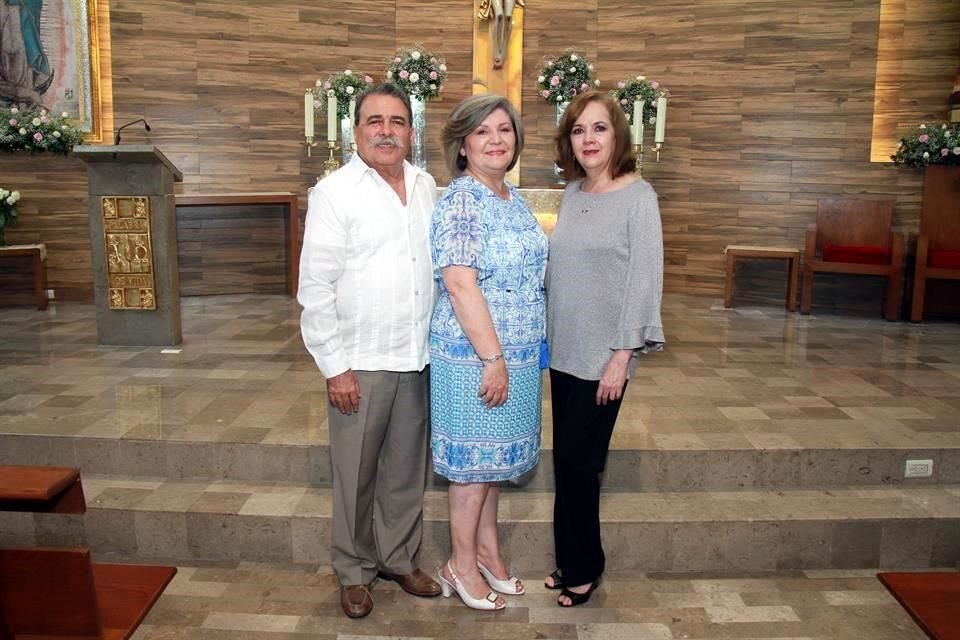 Gilberto Escobedo Alvarado, Alicia Castrellón de Escobedo y Patricia Torres de Torres