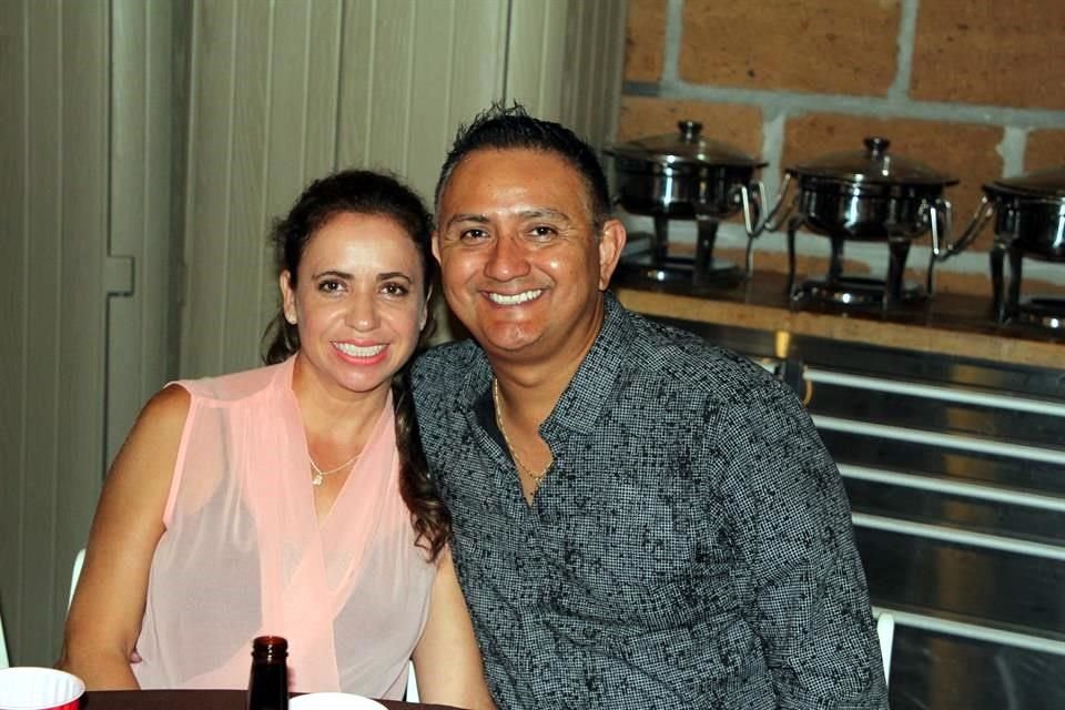 Lupita Oyervides y Sergio Michelle