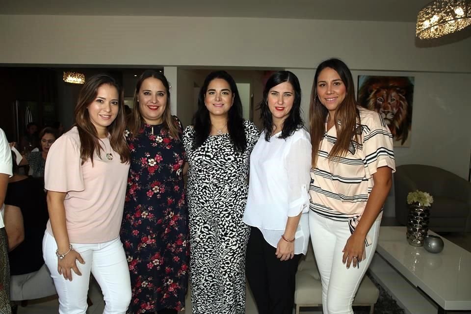 Silvia Báez, Tere Salinas, Cynthia Cabrera, Mague Garza y Miriam Soto