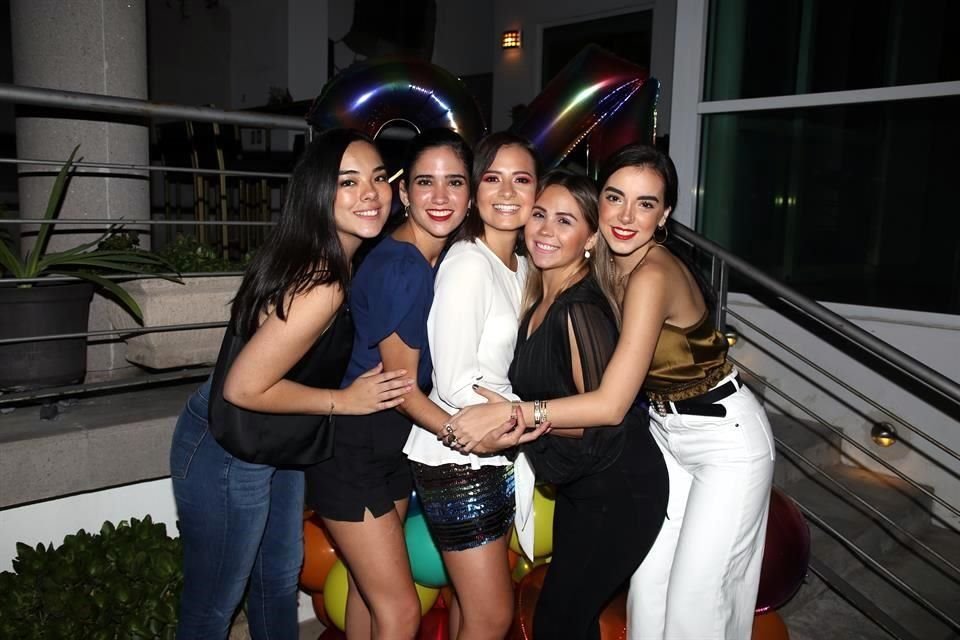 Ilse Treviño, Fernanda Álvarez, Nayeli Salinas, Regina Martínez y Monse Álvarez