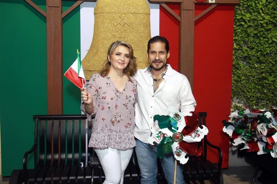 Maritza Arizpe de Montoya y César Montoya