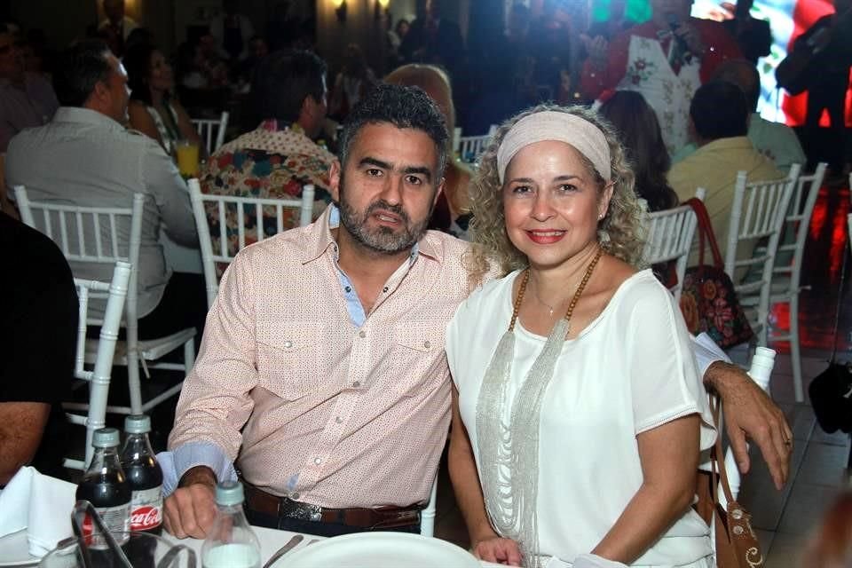 Edgar Omar González Rodríguez y Karla Pedraza de González