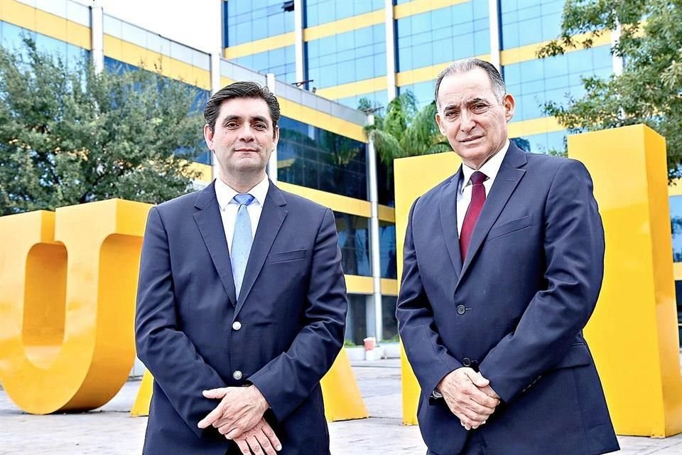 José Luis Ponce López (izq.) y Alberto Zambrano Elizondo anunciaron el encuentro de universidades.