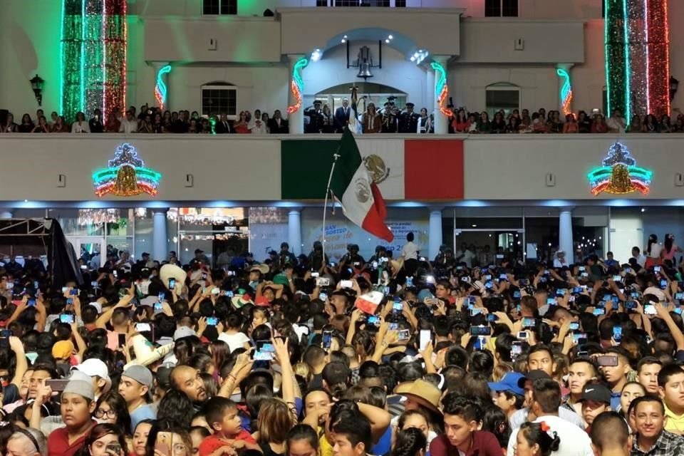 La Alcaldesa Maki Ortiz encabezó el Grito de Independencia en Reynosa