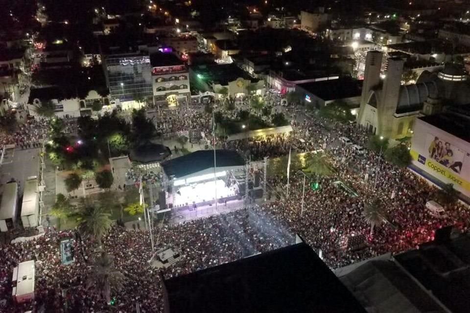 16 mil personas acudieron al evento realizado en la plaza principal del municipio.