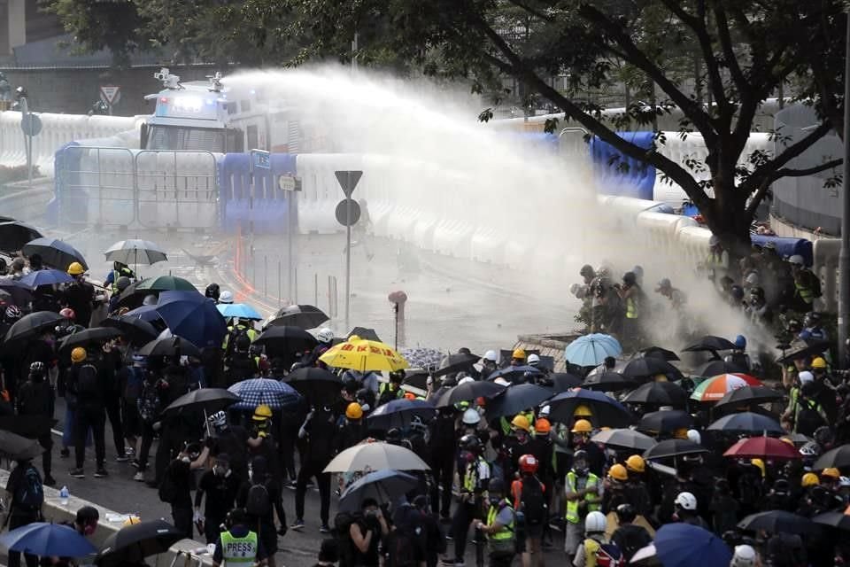 Policía de Hong Kong abogó por uso de munición real para hacer frente a protestas que desde hace más de tres meses se suceden en la ciudad.