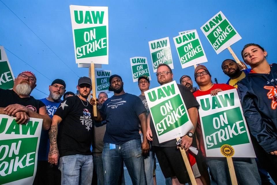 En protesta a un contrato colectivo de 4 años, los trabajadores pararon al menos 50 fábricas y almacenes de General Motors.