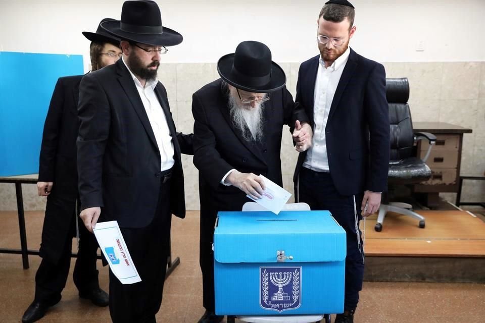 Colegios electorales de Israel abrieron para segundos comicios generales en el país 5 meses después de que no hubiera ganador en primeros.