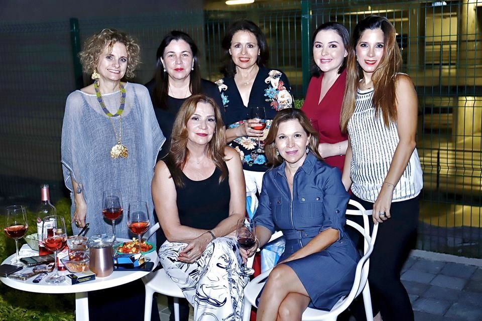 Gabriela Sada, Gabriela Reiter, Elsa González, Monse Gómez, Daniela Sepúlveda, Ana Padilla y Sandra Viejo