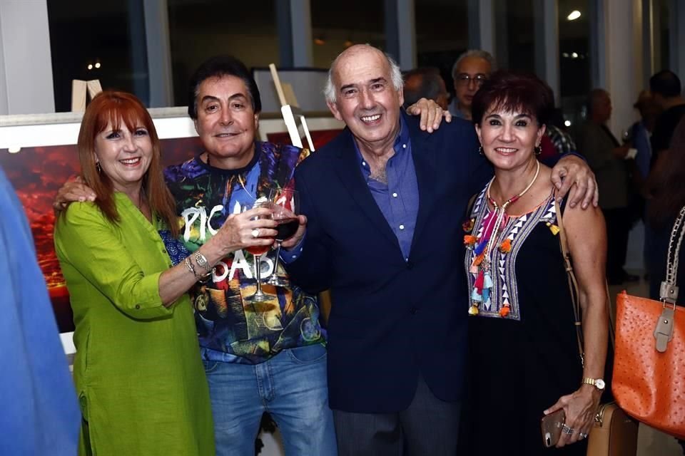 Beatriz Zepeda, Horacio Sáenz, Camilo Garza e Irma de Sáenz