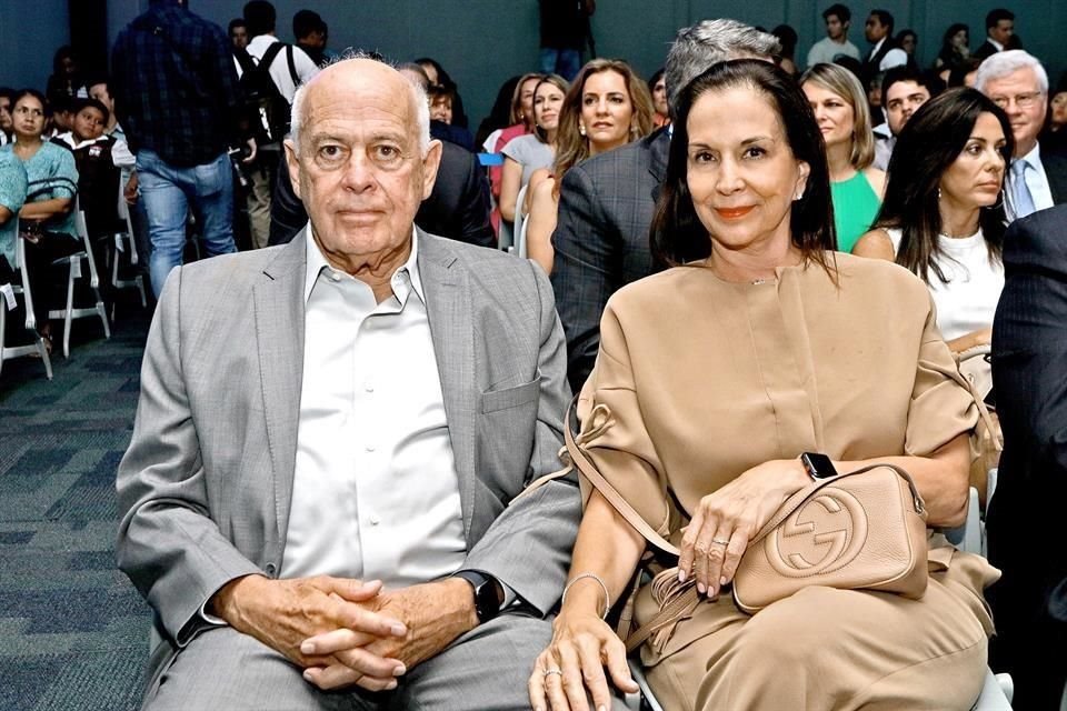 David Garza Lagüera y Norma Alanís de Garza