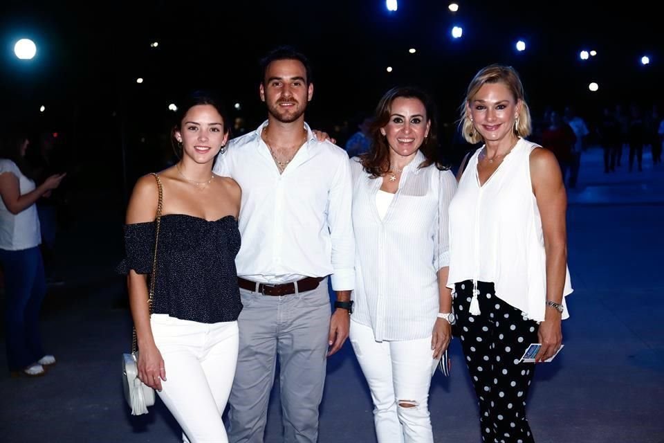 Daniela Segovia, Jorge González, Guille Romero de González y Claudia Siller
