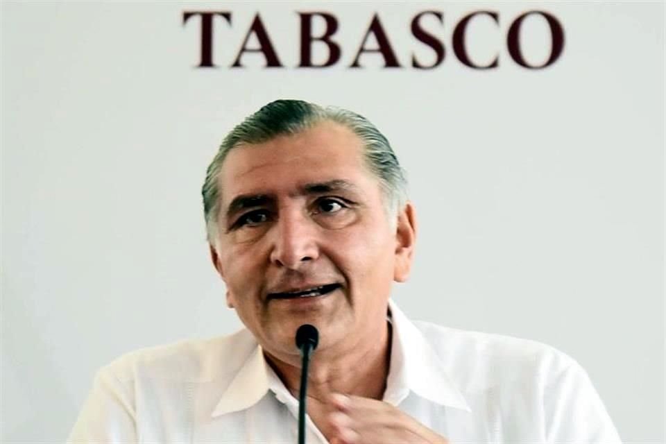 Al menos 12 Secretarios del Gobierno de Tabasco cobran $23 mil quincenales y reciben 'compensación por desempeño' de hasta $83 mil por mes.