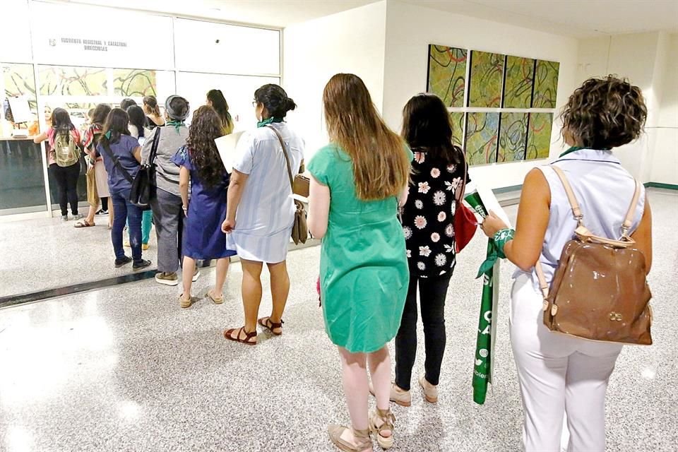 El Instituto Registral Catastral recibió 39 solicitudes de las mujeres empañoladas de verde.