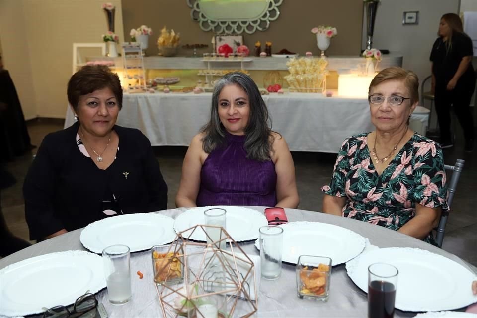 Sonia Gómez, Romelia López y Rosario García
