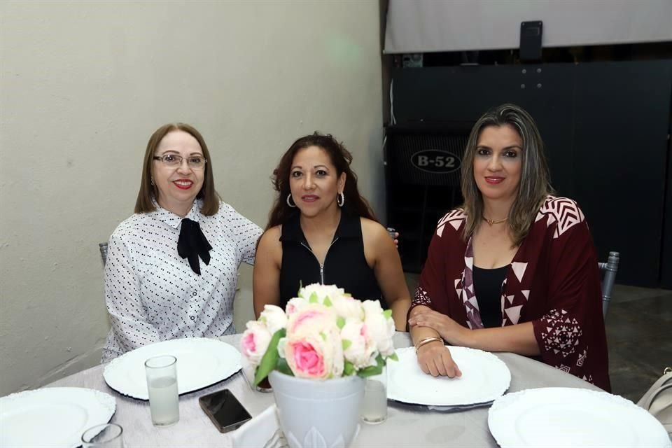 Francis Valdés, Diana Coronado y Margarita Elizondo