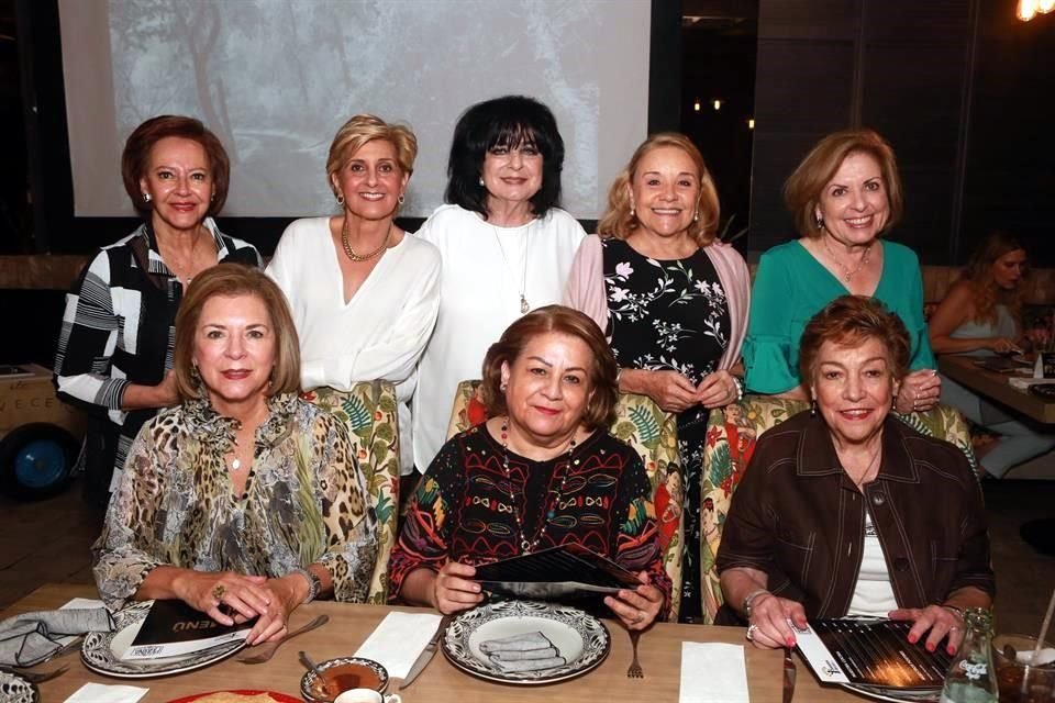 Yolanda Muñoz, Lizeth Marcos, Emely Canavati de Assad, Muñe Yturria, Martha Yturria, Gloria de Vega, Bety Marín y Flora Dohener