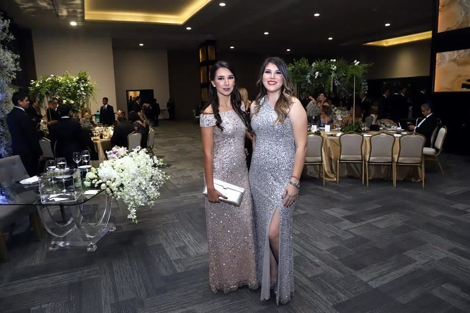 Yadira Lozano de Flores y Karina Flores