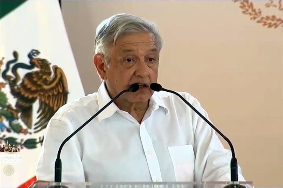 El Presidente López Obrador durante su visita el hospital rural de El Fuerte, Sinaloa.