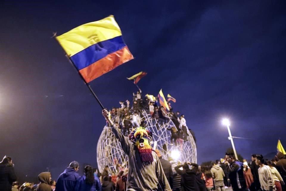 Ecuatorianos salieron a las calles de Quito para festejar el acuerdo entre el Gobierno y los indígenas que puso fin a violentas protestas.