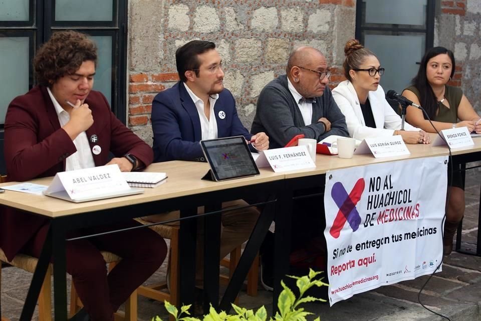 Abel Valdez, Luis F. Fernández, Luis Adrián Quiroz, Brenda Ponce y Janet Oropeza durante la conferencia sobre la plataforma ciudadana.