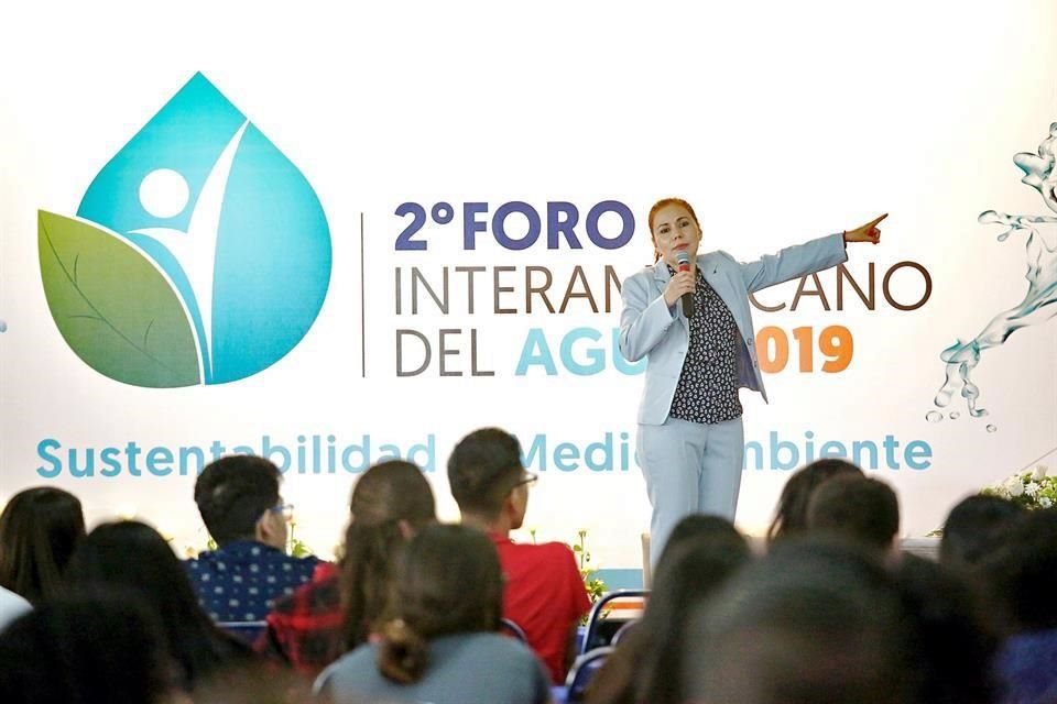 Karla Aguilar Limón, coordinadora de Saneamiento de Agua y Drenaje, exhortó a las empresas a tratar agua potable en sus plantas.