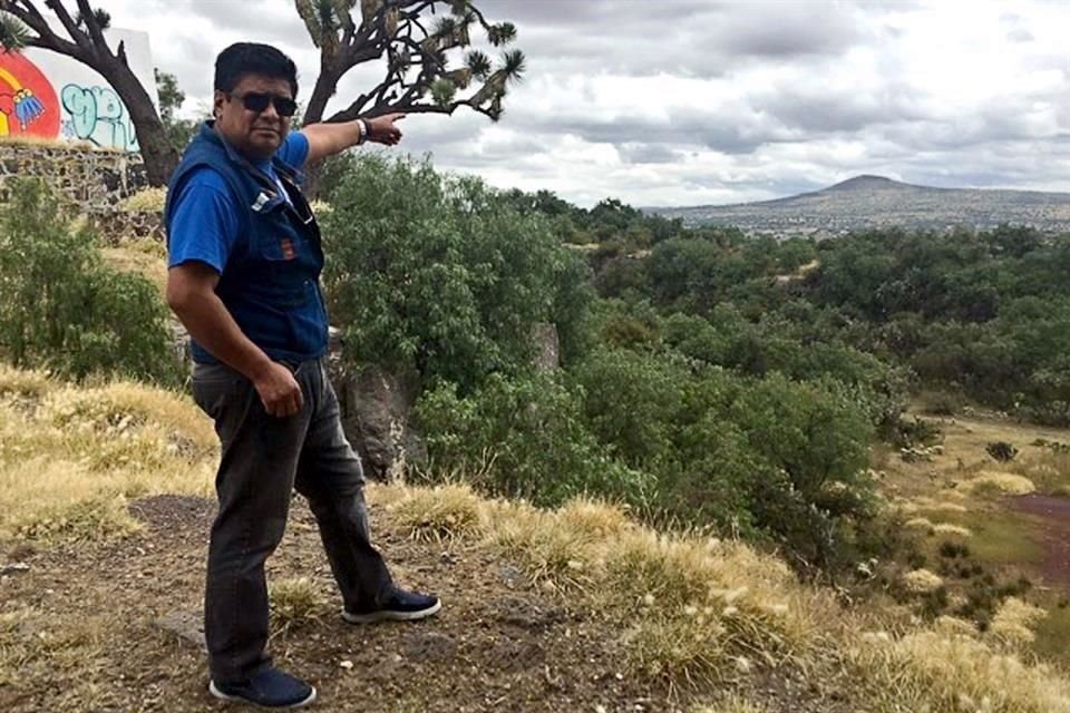 Ricardo Ovando considera en riesgo el patrimonio ambiental conformado por el cerro de Paula, el cual alberga vestigios arqueológicos, y el cerro de San Lucas Xolox.