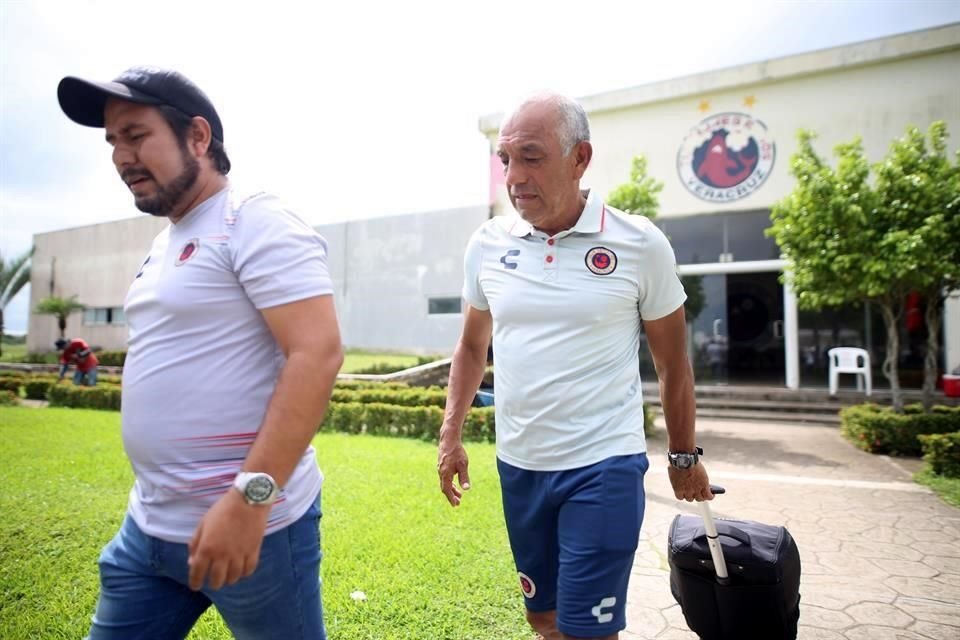 El técnico del primer equipo de Veracruz convenció a los jugadores de las filiales de Tiburones de jugar.