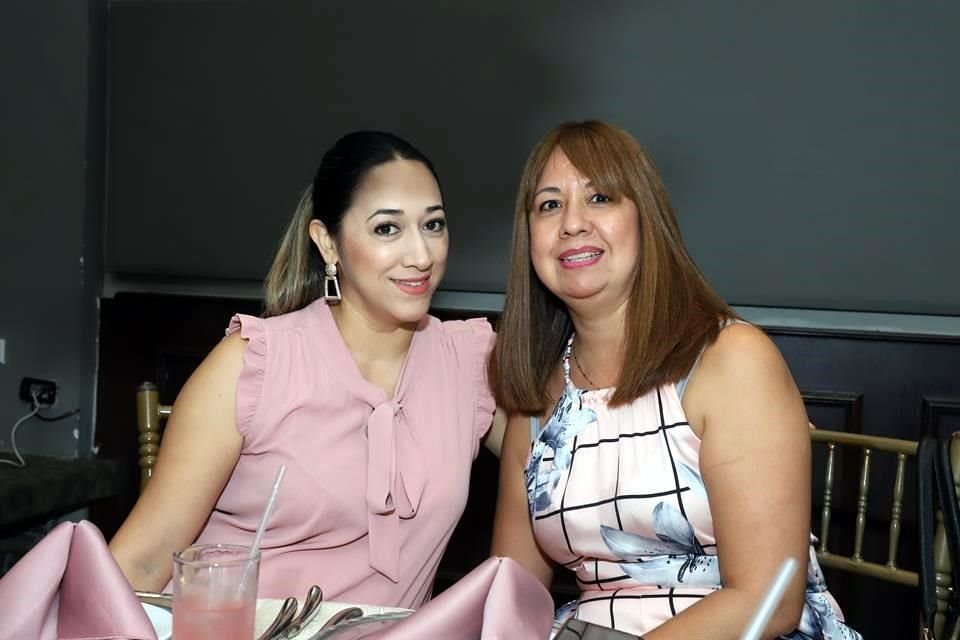 Karla Reyes y Yolanda Puga