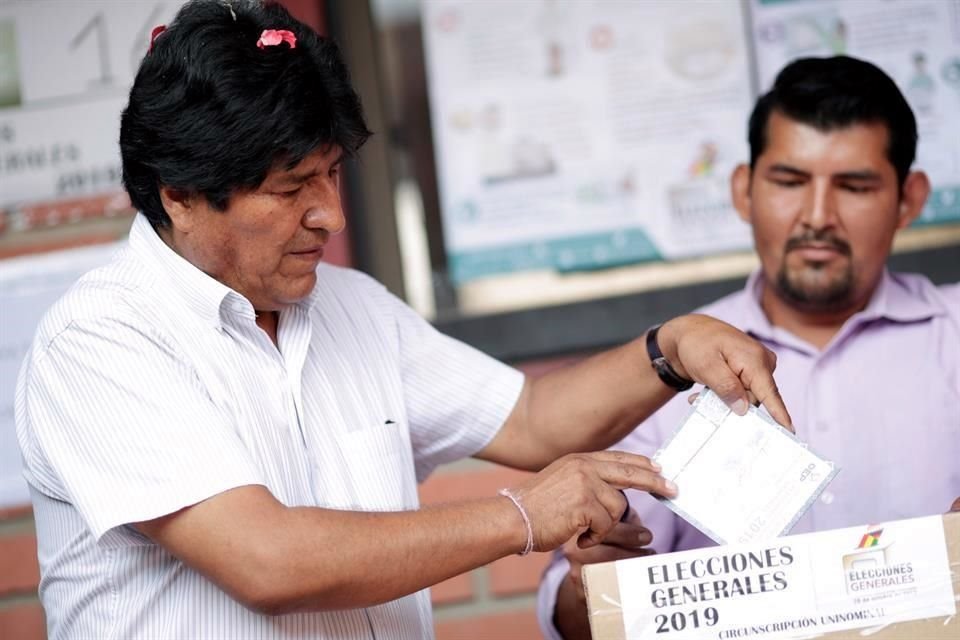 Evo Morales, que busca cuarto mandato en el poder, dijo sentirse optimista y convocó al pueblo a participar emitiendo su voto.
