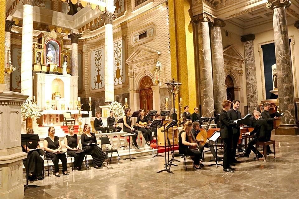 La Basílica de Nuestra Señora del Roble, en el Centro, fue el escenario ideal para el concierto del Ensamble Correspondances.