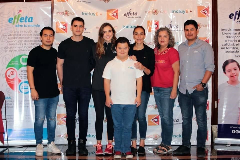 Francisco Verdugo, Fede Hinojosa, Roberta del Rió, Ana Nora Peters, Martha Guerrero, Pablo Rojas y Marcel Santos
