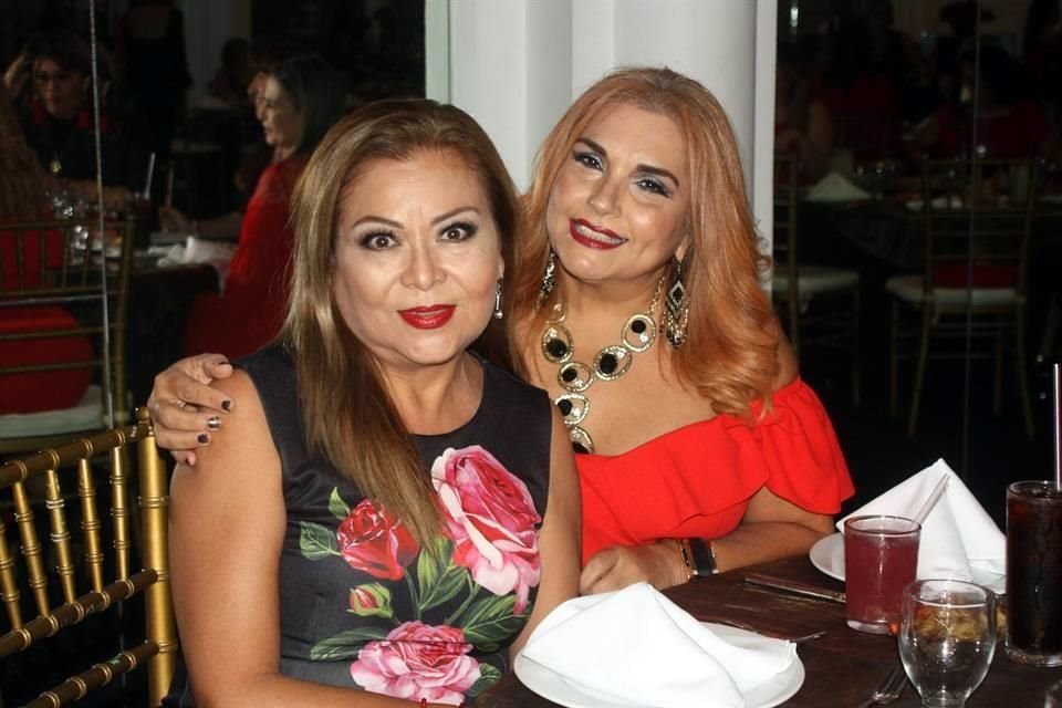 Nelly Ponce y Nancy de Castillo