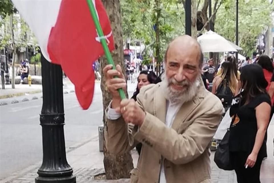 Cuando una familia descubre que el padre es pedófilo, torturador o asesino, todas las familias se resienten, ejemplificó el poeta.