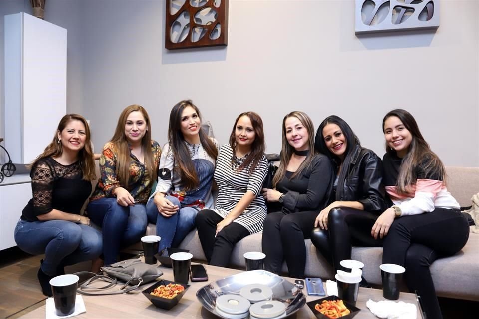 Elena Marín, Aidé Rocha, Gladys Álvarez, Gisel Vargas, Norma Gómez, Adela Rodríguez y Abril Alonso