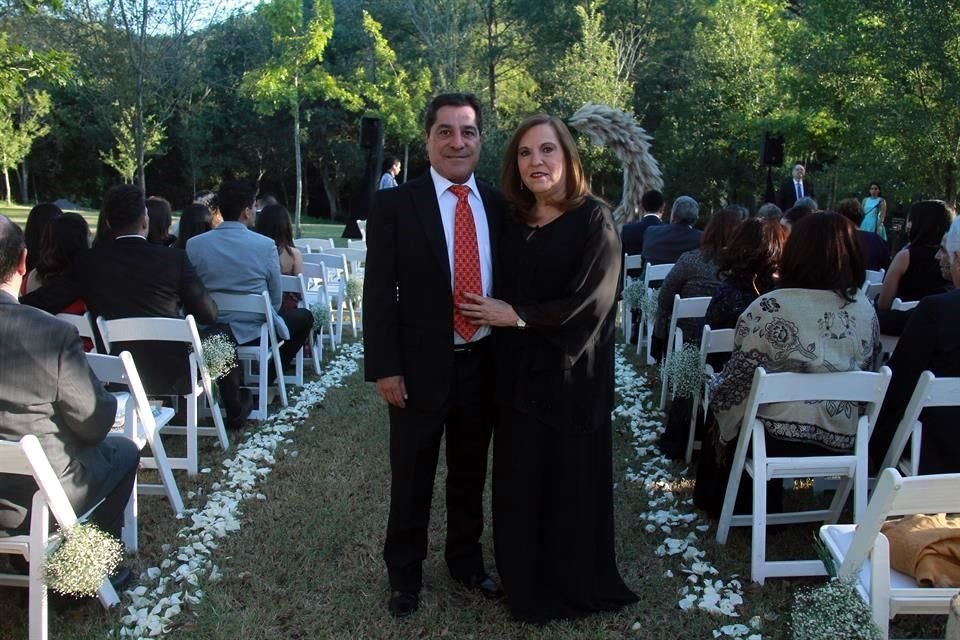 Miguel González y Diana de González
