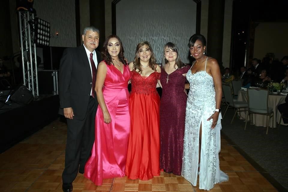 Martín Loredo, Coco de Loredo, Tatiana Elizondo, Lorena Villarreal y Cassandra Skinner
