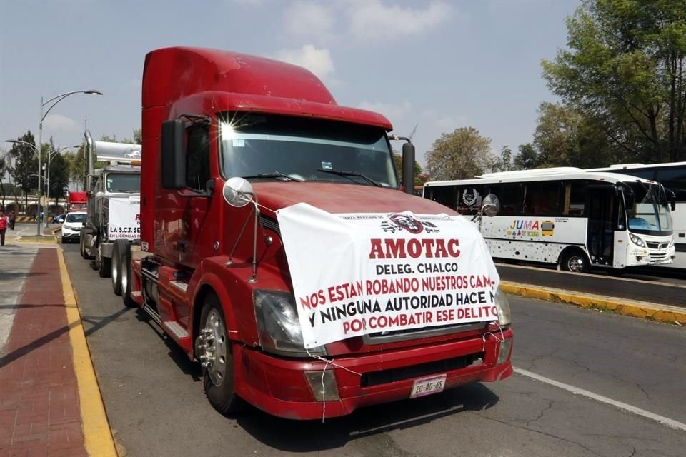 A finales de septiembre, transportistas protestaron en la Cámara de Diputados por la inseguridad en carreteras y contra las nuevas medidas adoptadas por el Gobierno como la legalización del doble remolque.