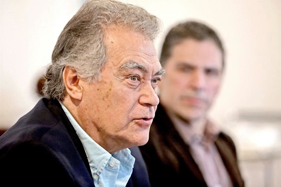 El maestro Eduardo Diazmuñoz cumplirá 45 años como director de orquesta en el 2020.