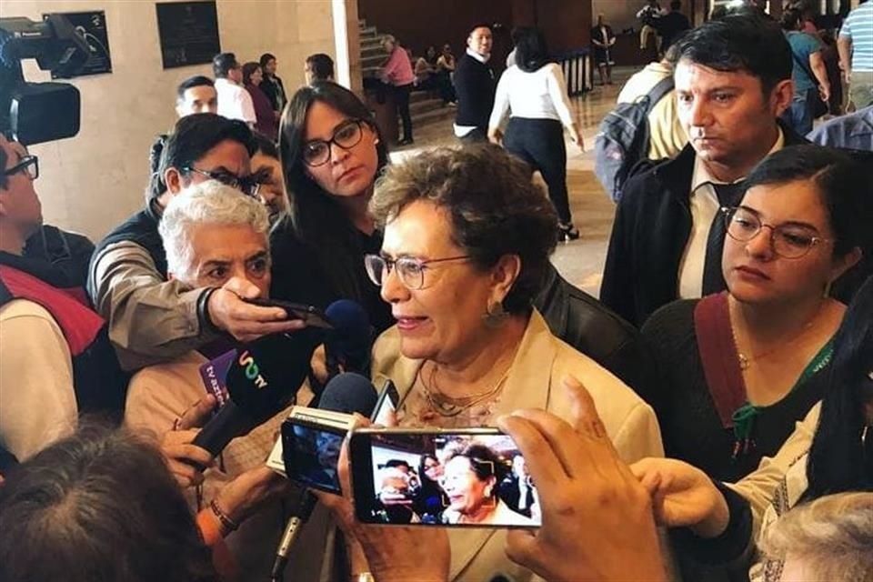 Luján fue arropada por la mayoría de los legisladores de Morena.