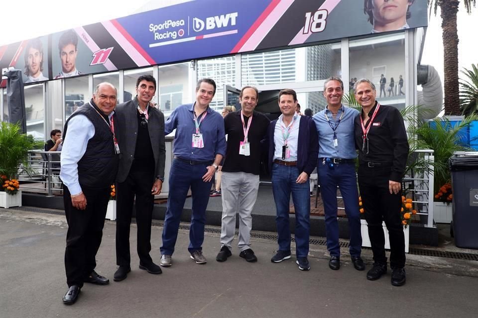 Antonio Pérez, Jimmy  Morales, Juan Domingo Beckmann, Marco antonio Slim, Mauricio Herrera, Carlos Slim, y Alejandro Soberón