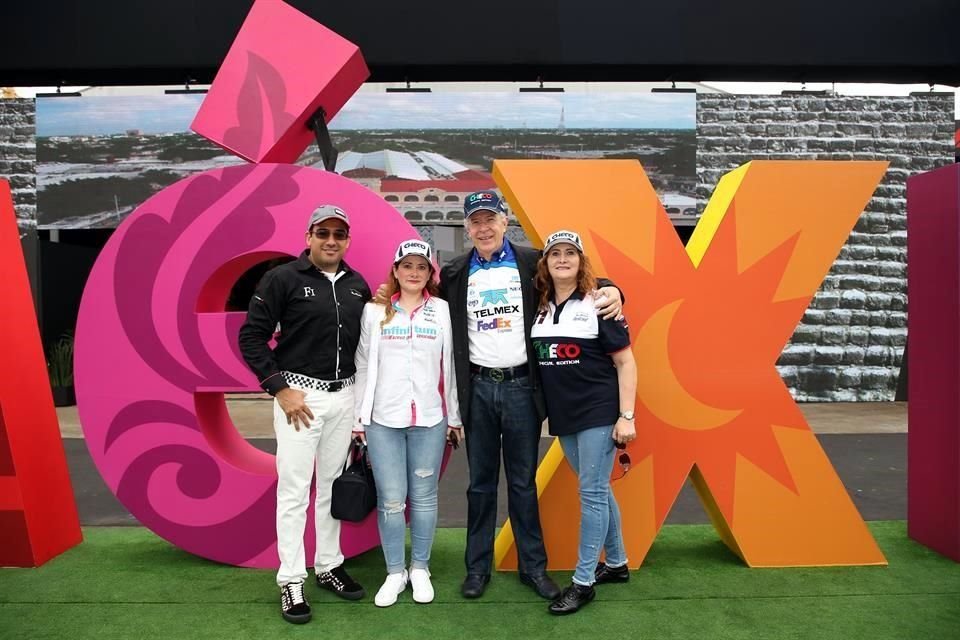 Esteban López, Gizeh Espinosa, Armando Espinosa y Rebeca Ibarra, F1 GPMX Autódromo Hermanos Rodríguez, 26 10 2019.